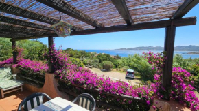 LA TERRAZZA SUL MARE - panoramic cottage overlooking sea and Caprera island in a quiet residential area - 150 mt from the sea La Maddalena